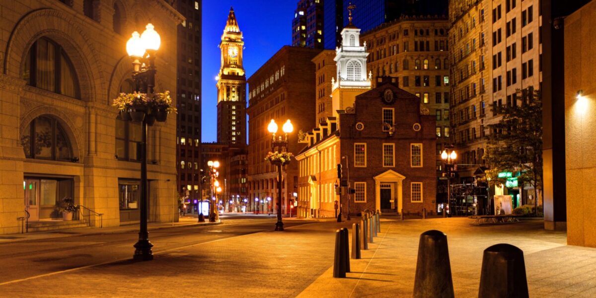 Explore Boston on foot from MVCP at Custom House, Boston